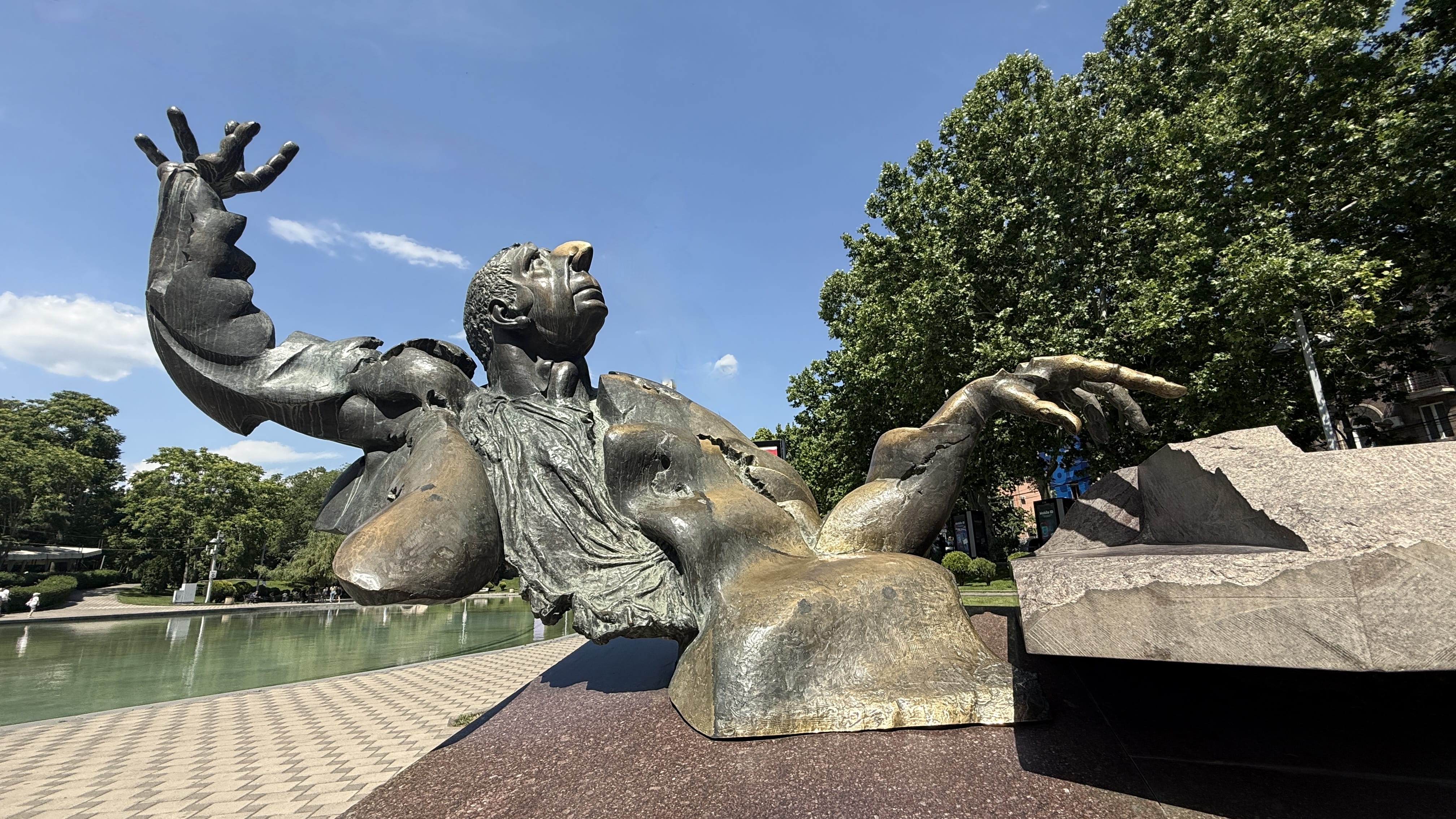 7 Days in Armenia - on a night in Yerevan