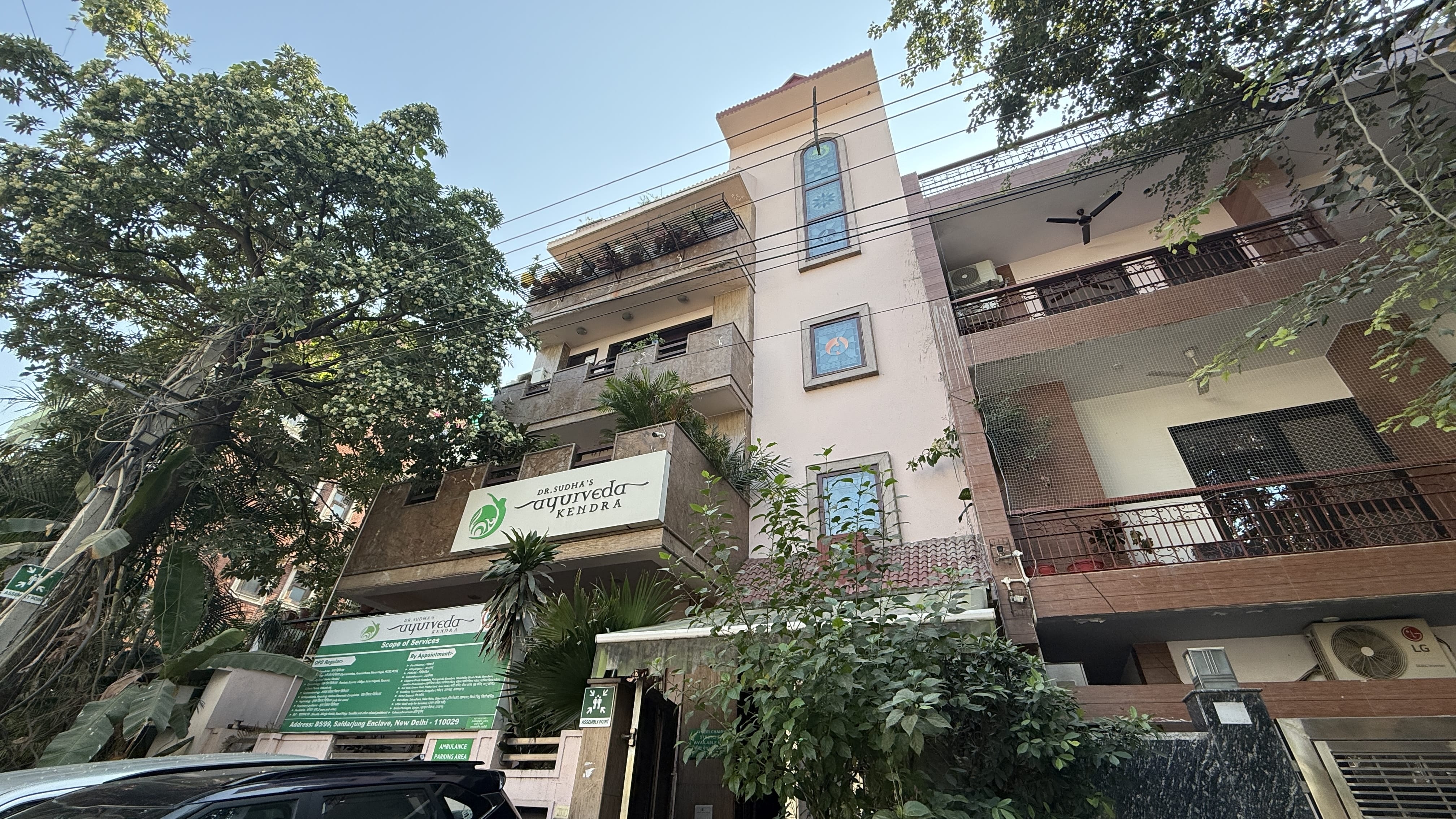Exterior of Dr. Sudha’s Ayurveda Kendra in Safdarjung Enclave, Delhi, a well-known Ayurvedic clinic offering traditional treatments like Abhyangam including.Ayurvedic Massage in Delhi