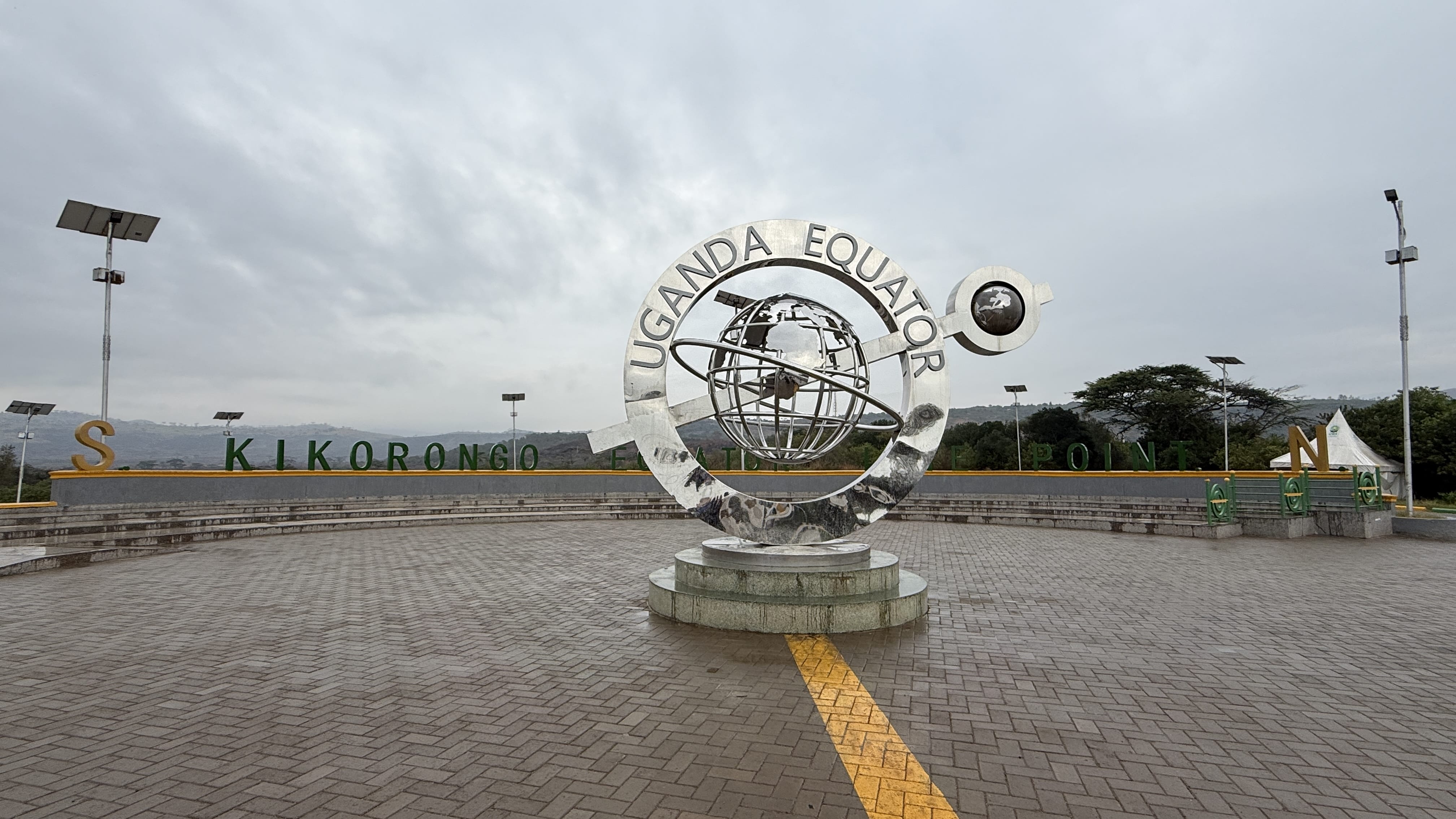 5 Days in Uganda - stopping at the Uganda Equator